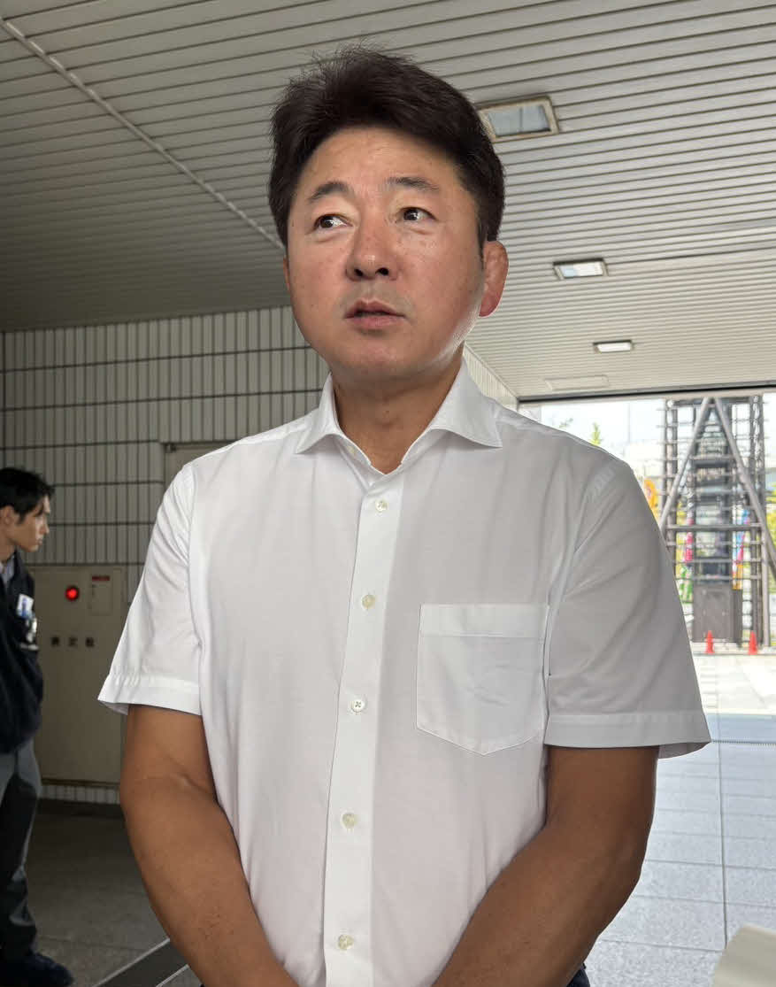親方トークイベント後、囲み取材に応じた舞の海氏
