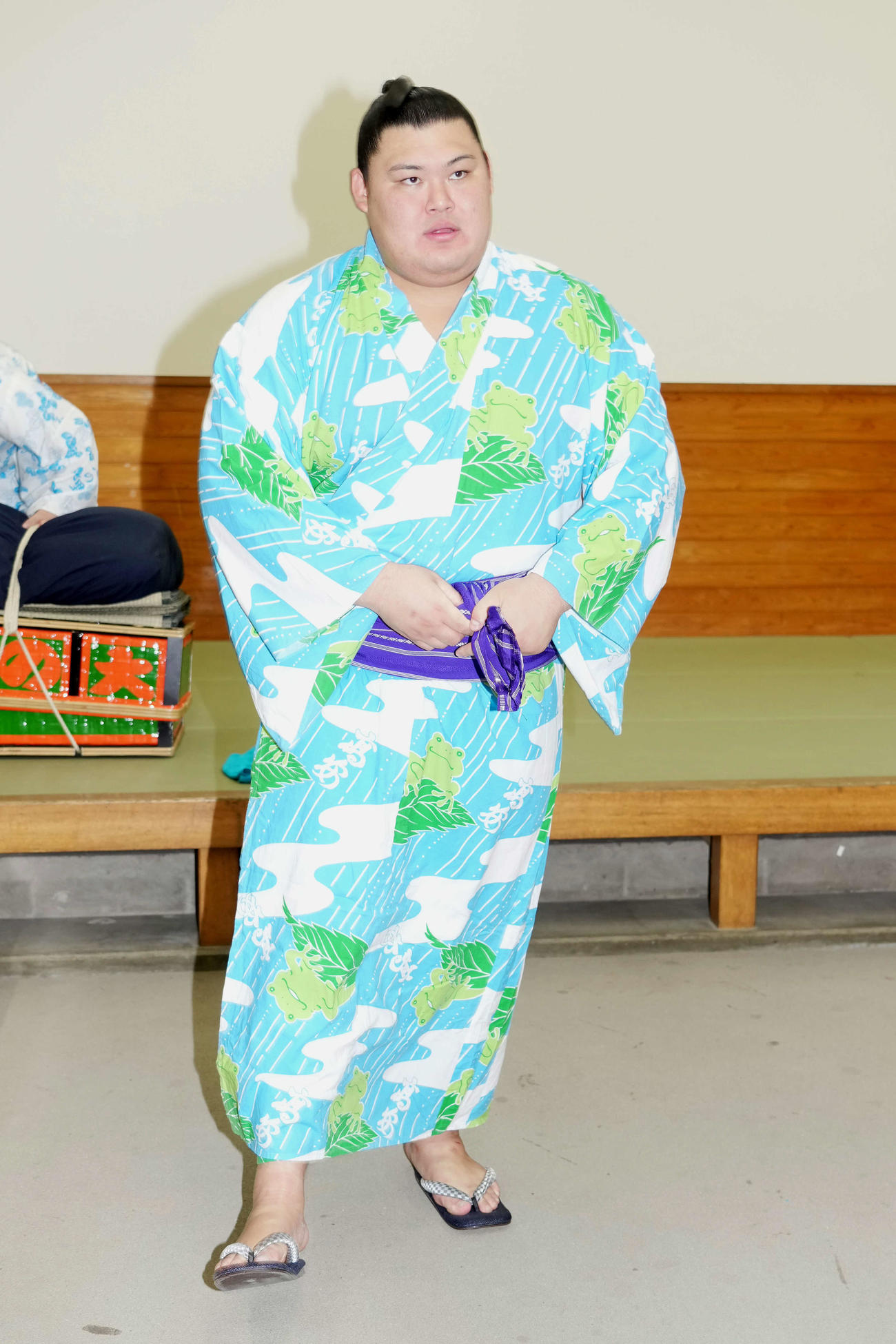 支度部屋から引き揚げる大の里