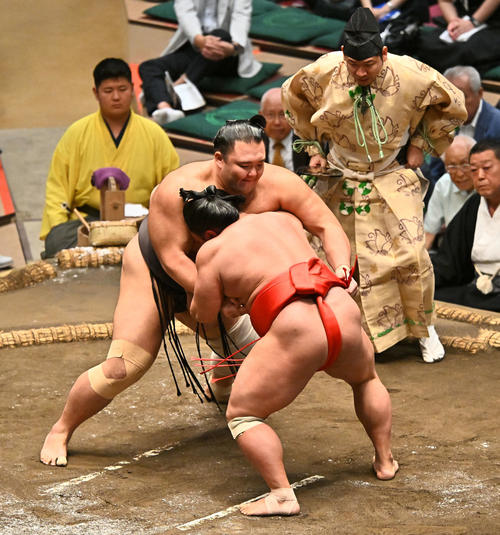 朝乃山、初顔の宮乃風を破り3勝1敗「投げられても、ひねられても、体