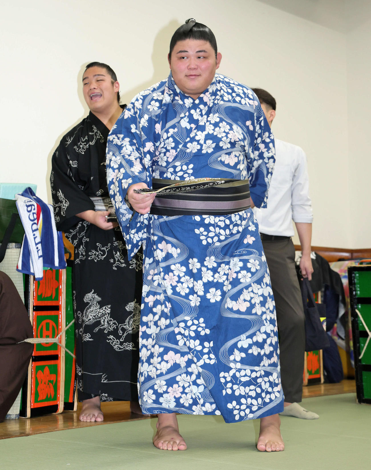 支度部屋で着替える伯桜鵬