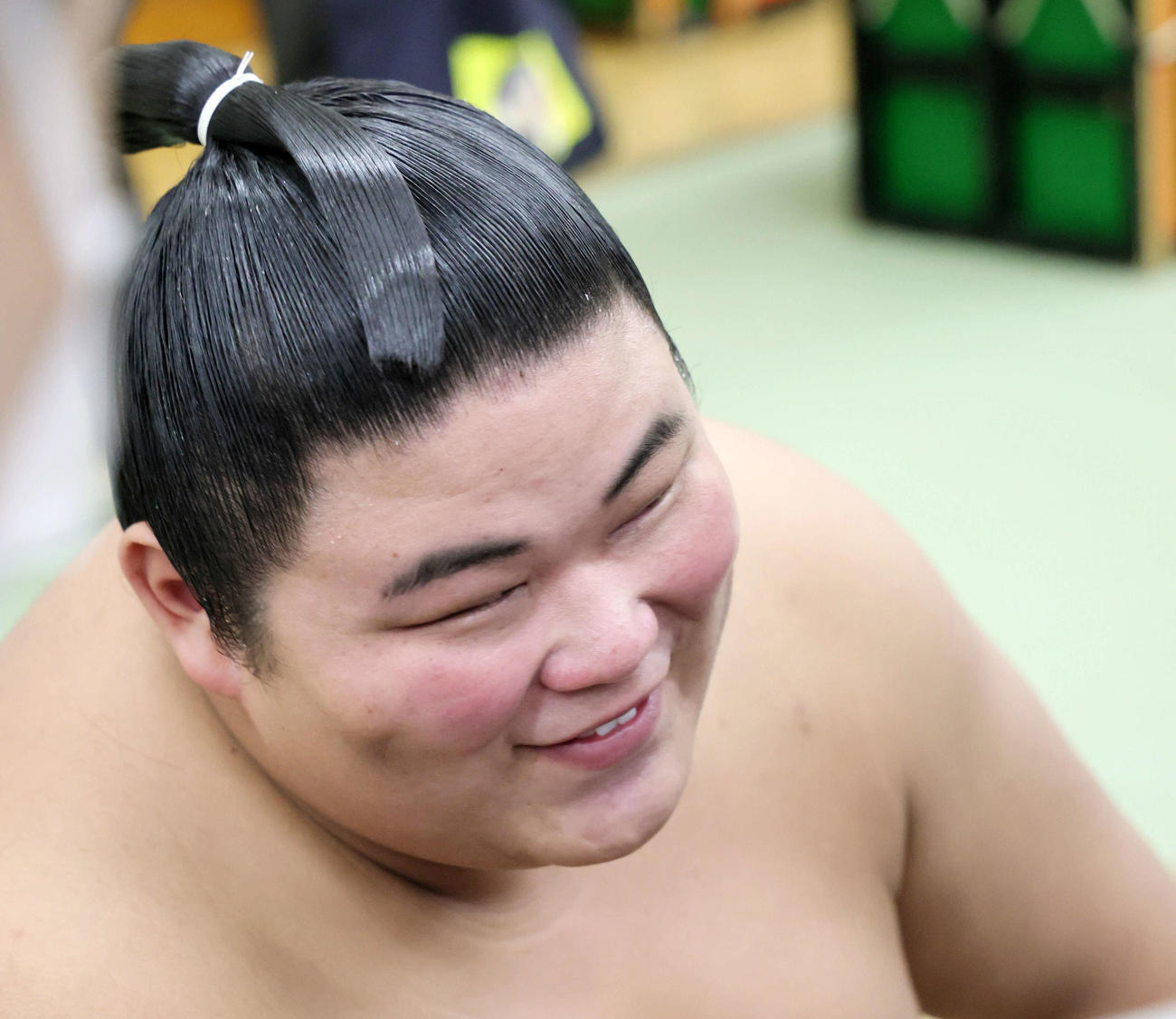 支度部屋で取材に応じる伯桜鵬