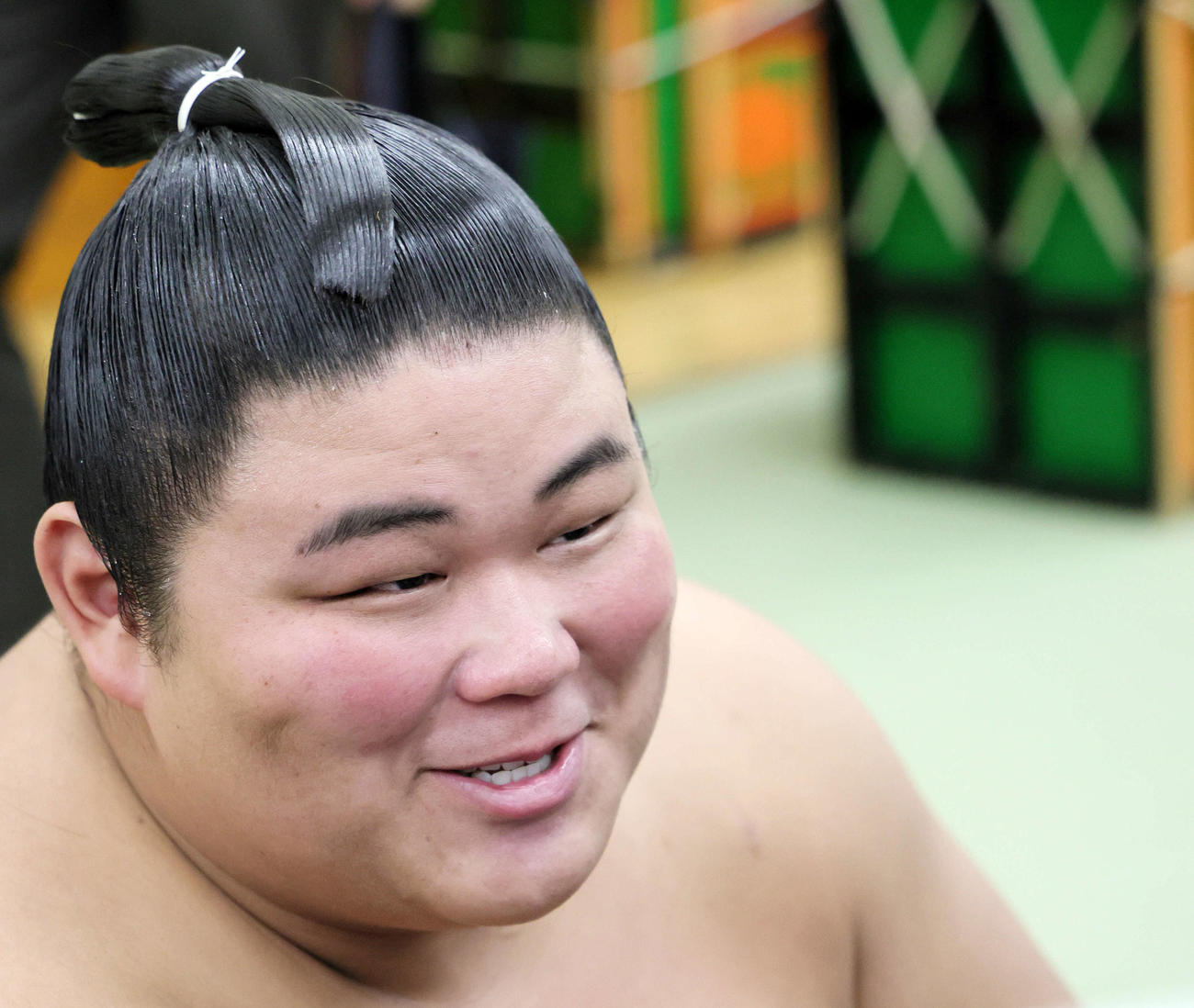 支度部屋で取材に応じる伯桜鵬