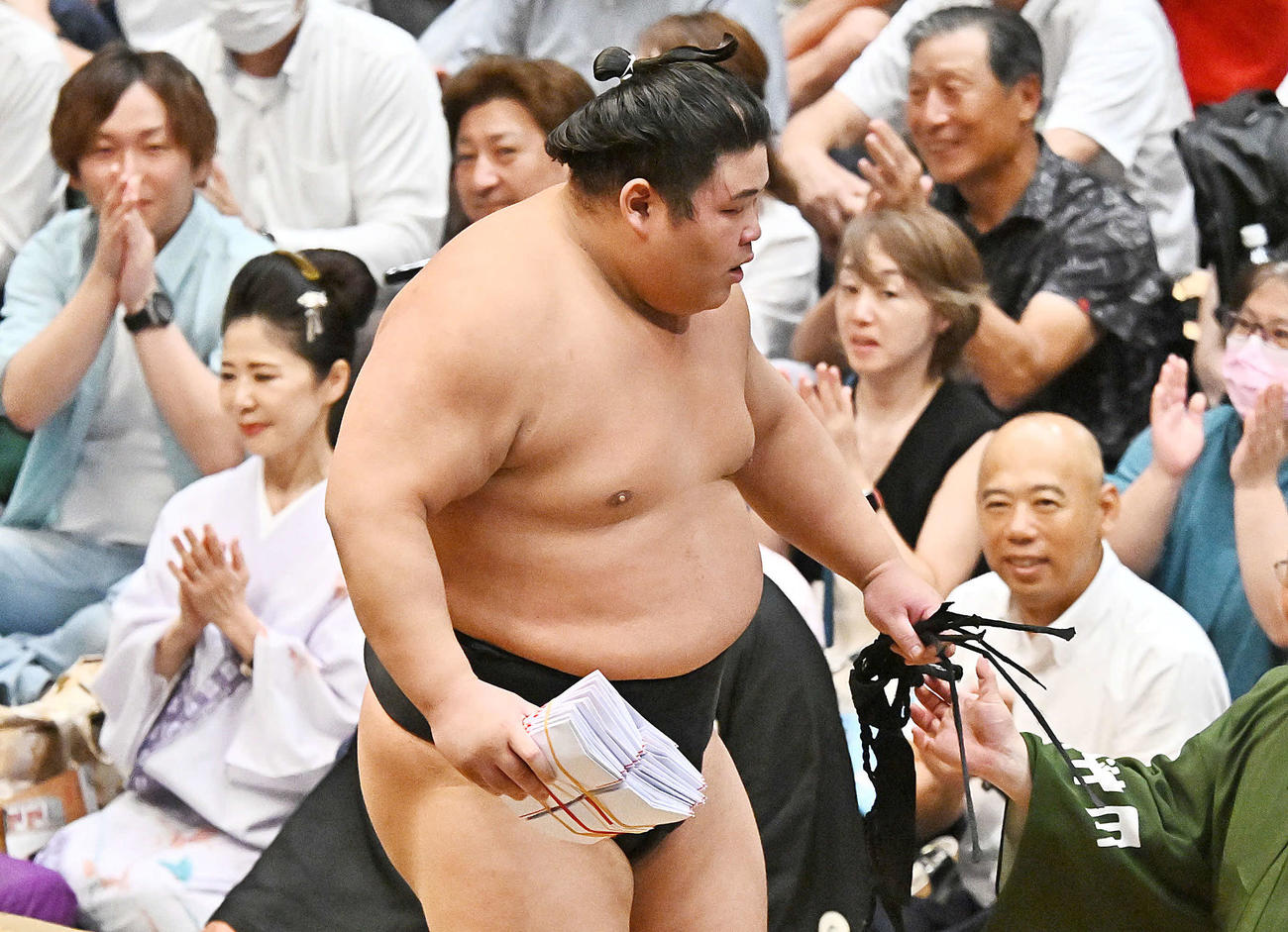 伯桜鵬は大の里を破り懸賞金を手に引き揚げる（撮影・滝沢徹郎）