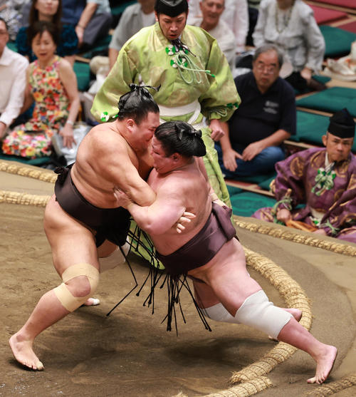 朝乃山が3連勝「負けていたので」大関経験者が7場所ぶりに関取として