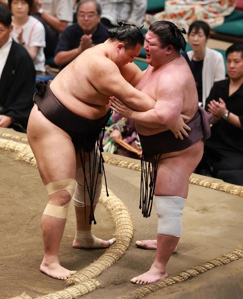朝乃山が3連勝「負けていたので」大関経験者が7場所ぶりに関取として