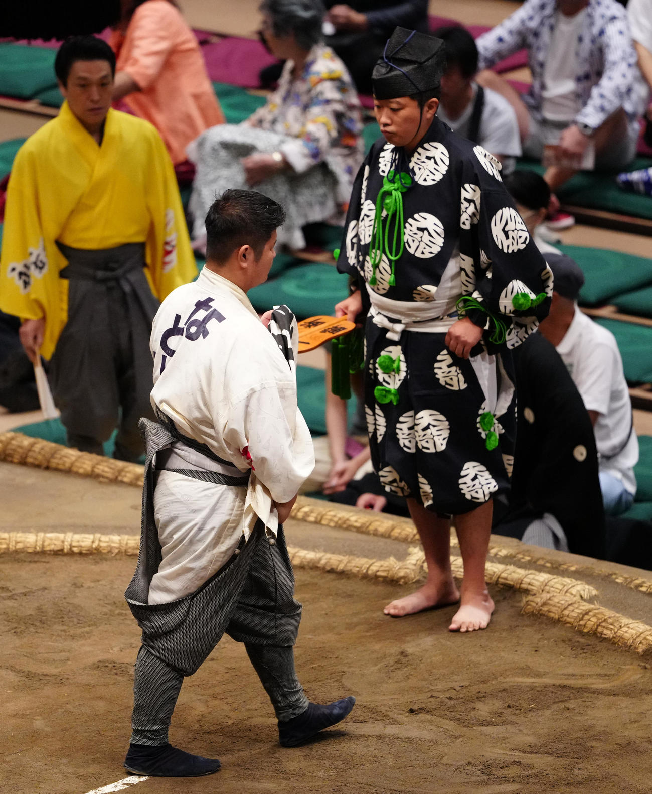 丹治と千代虎の一番は千代虎の不戦勝（撮影・鈴木みどり）