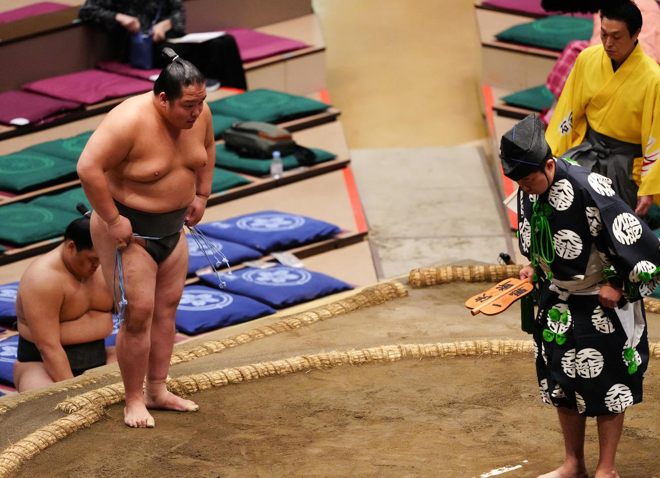 丹治と千代虎の一番は千代虎の不戦勝（撮影・鈴木みどり）