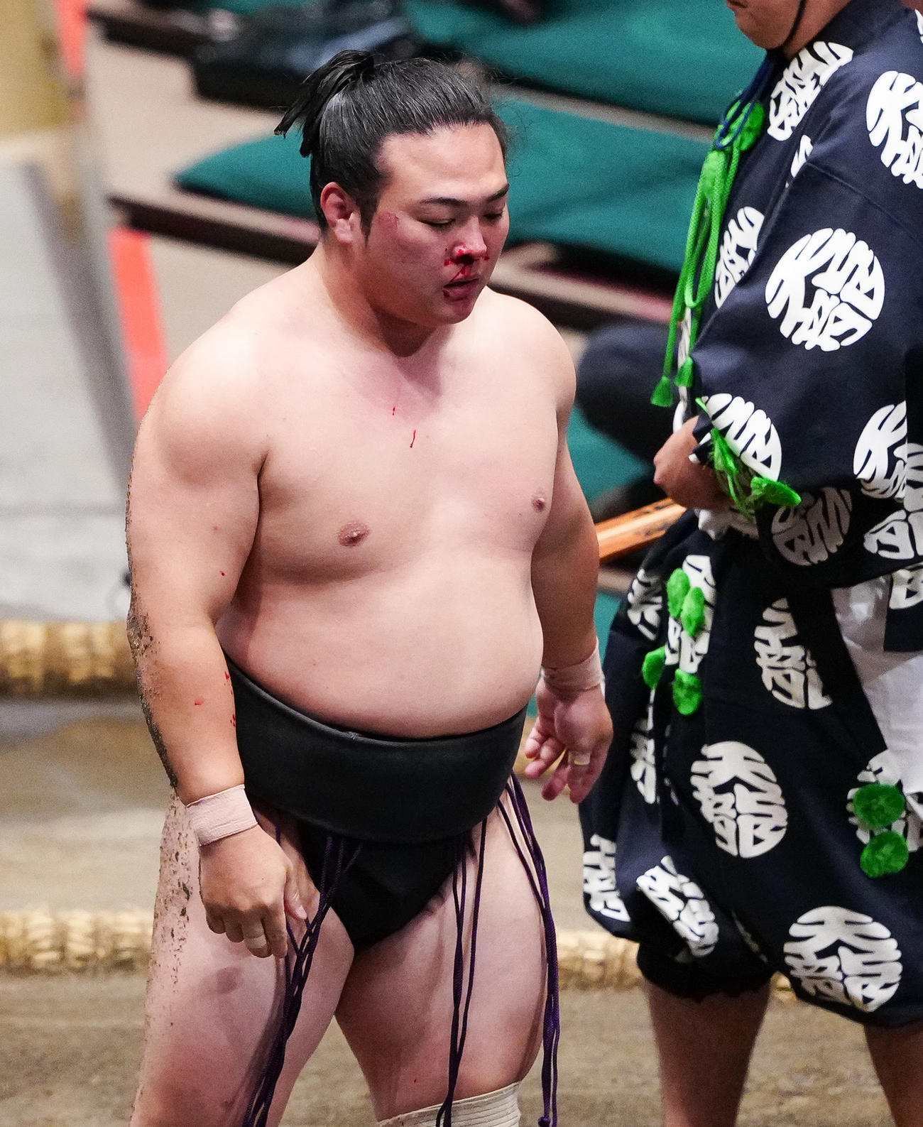炎鵬が連敗も驚異的な粘り「あきらめない気持ち」と土俵に落ちる寸前で