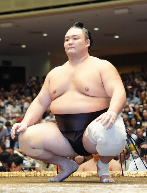 十両朝乃山、勝ち越し王手お預け 白熊に敗れ6勝2敗 1年半ぶり