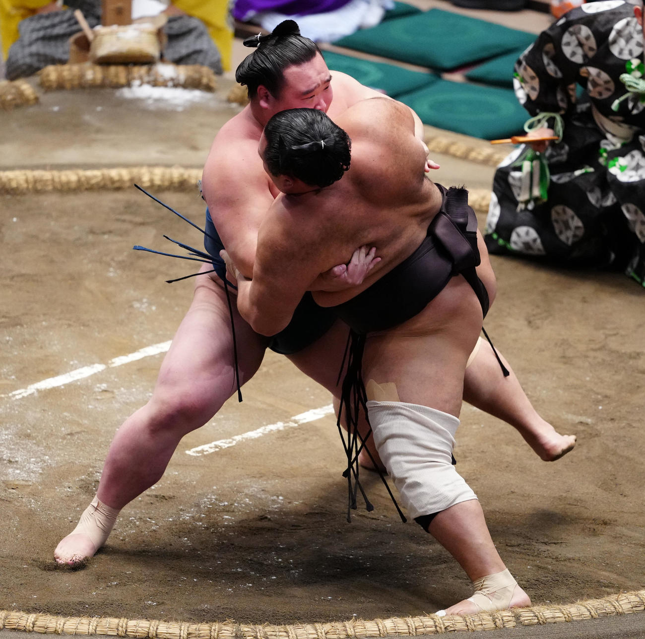 朝乃山が連勝5でストップ「自分の形で持っていかないと」もろ差し許し