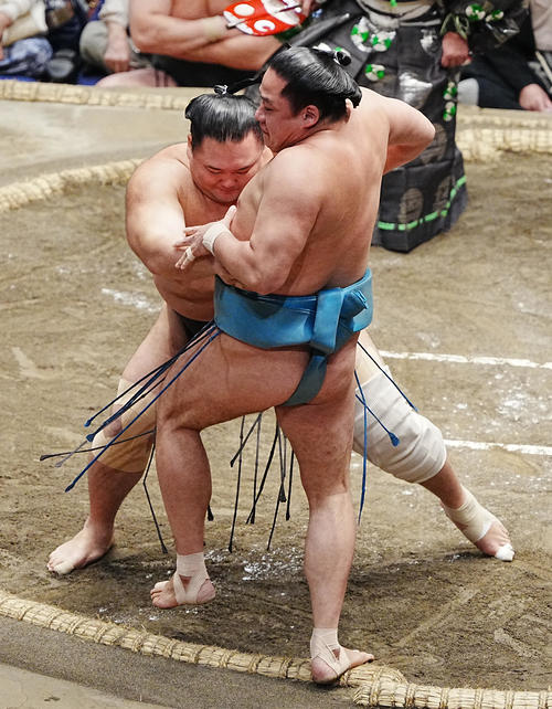朝乃山が玉正鳳を下し7勝2敗、1年半ぶり勝ち越しに王手「相手をよく