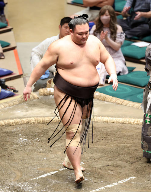 朝乃山が玉正鳳を下し7勝2敗、1年半ぶり勝ち越しに王手「相手をよく
