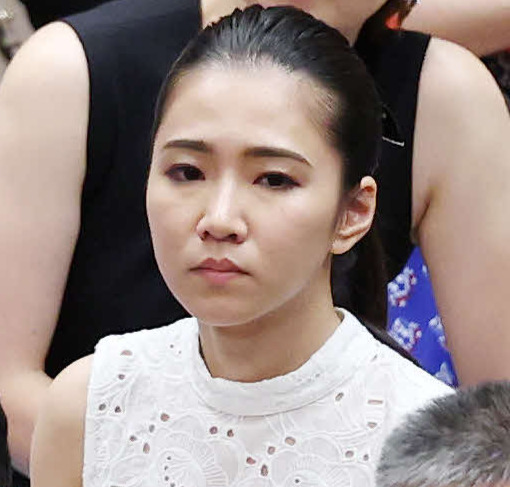 大相撲観戦する田中あいみ（撮影・鈴木正人）