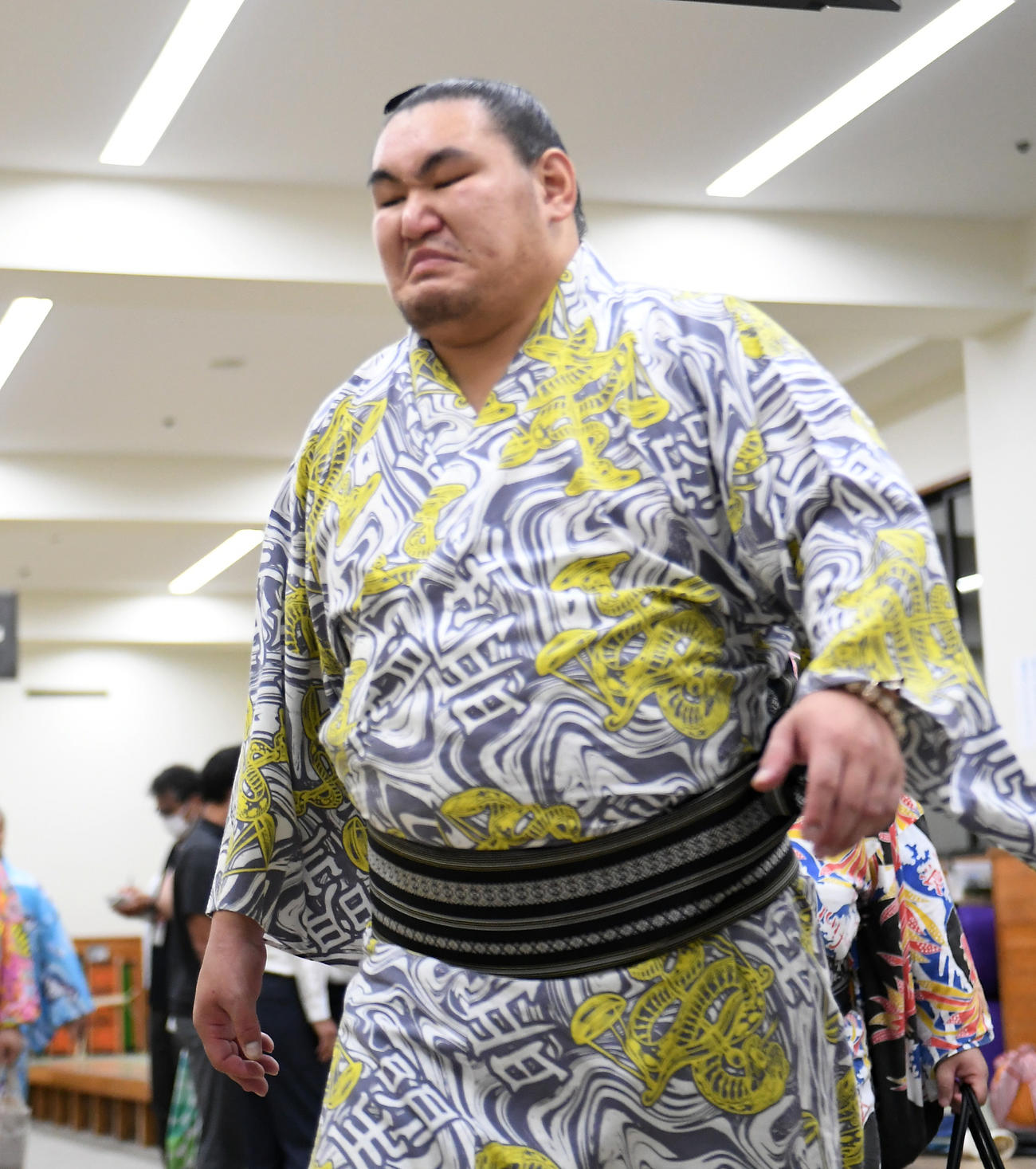 黒星を喫し支度部屋を後にする豊昇龍