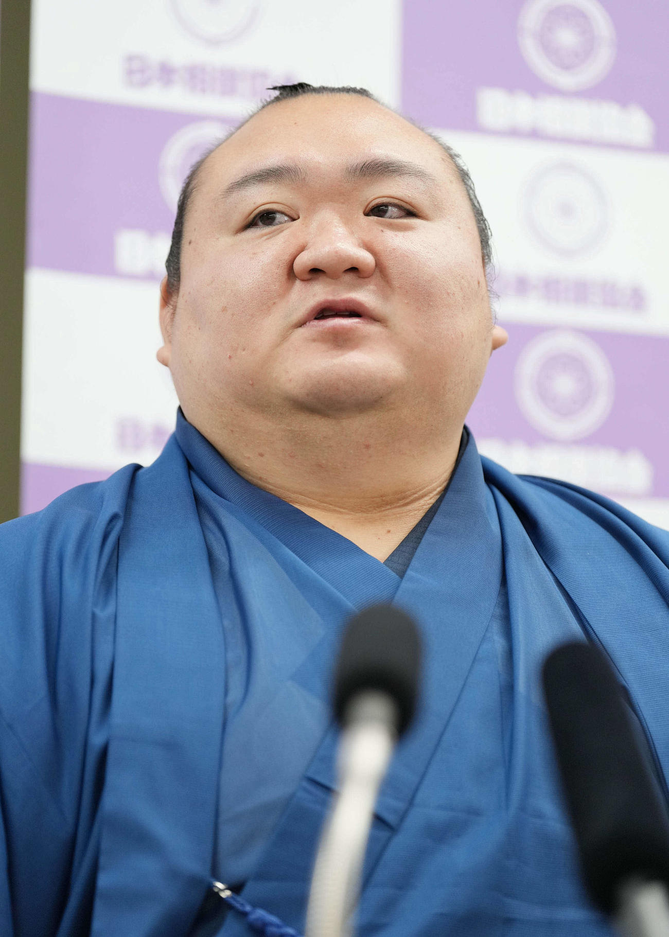 引退会見に臨む宝富士（撮影・小沢裕）