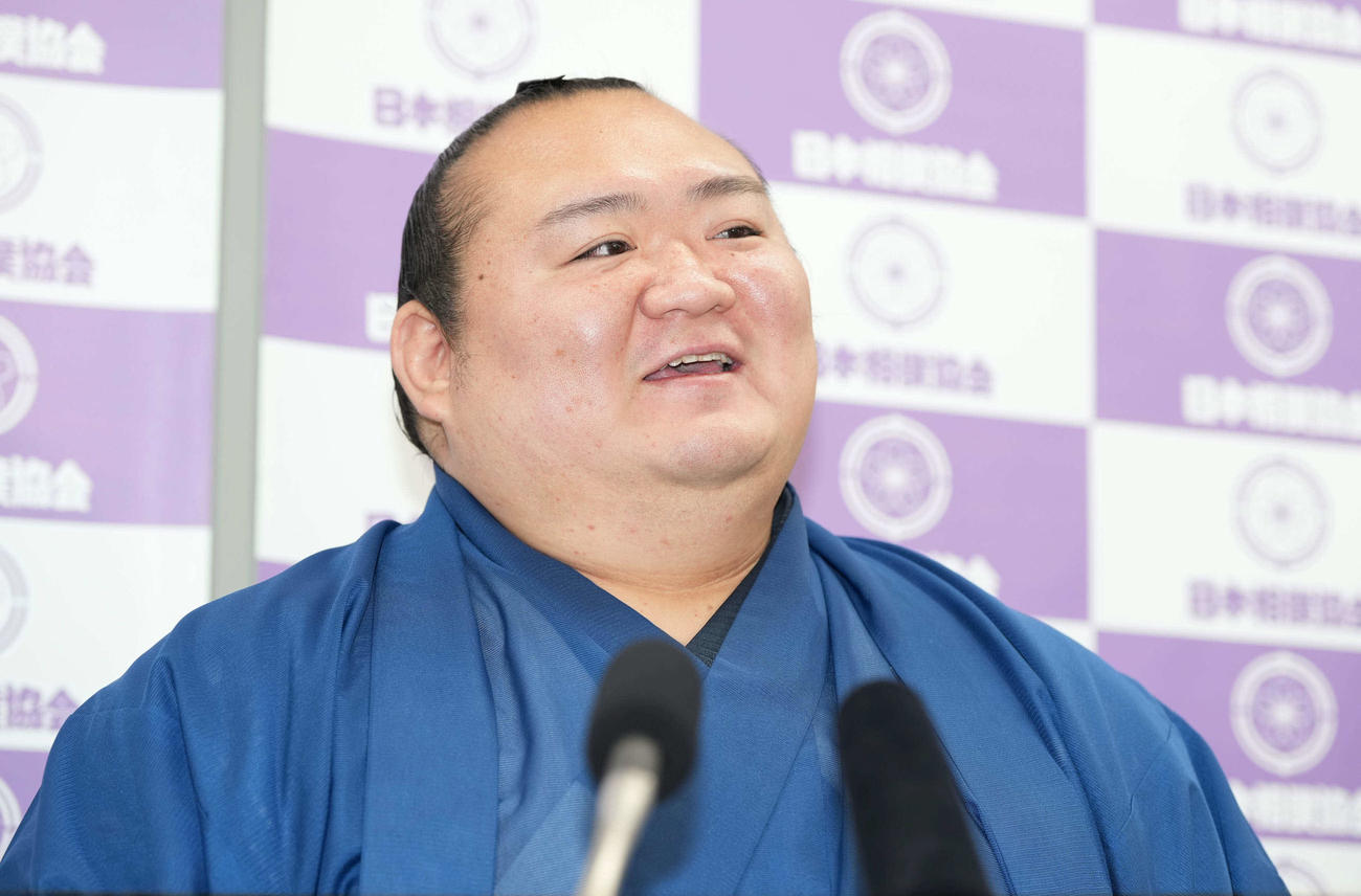2025年10月2日、引退会見に臨む宝富士（撮影・小沢裕）