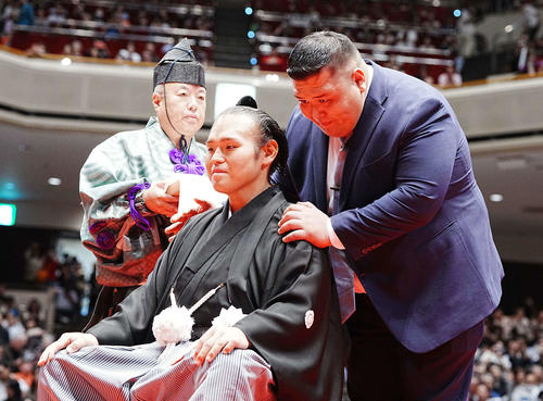元貴景勝の湊川親方がまげと別れ「スッキリした」ツーブロックに 入門