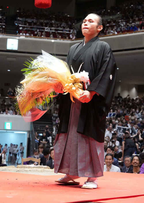 元貴景勝の湊川親方がまげと別れ「スッキリした」ツーブロックに 入門