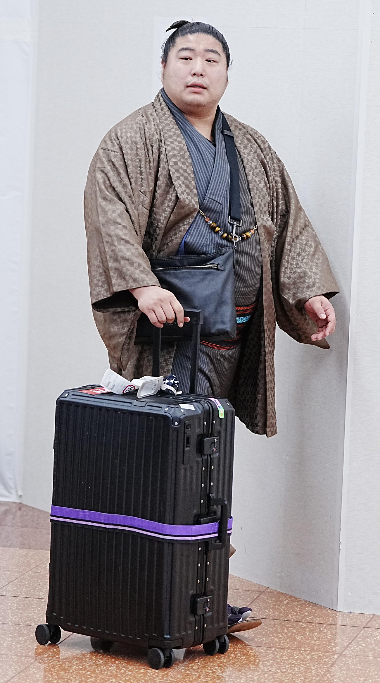 ロンドン公演から帰国した若元春（撮影・小沢裕）