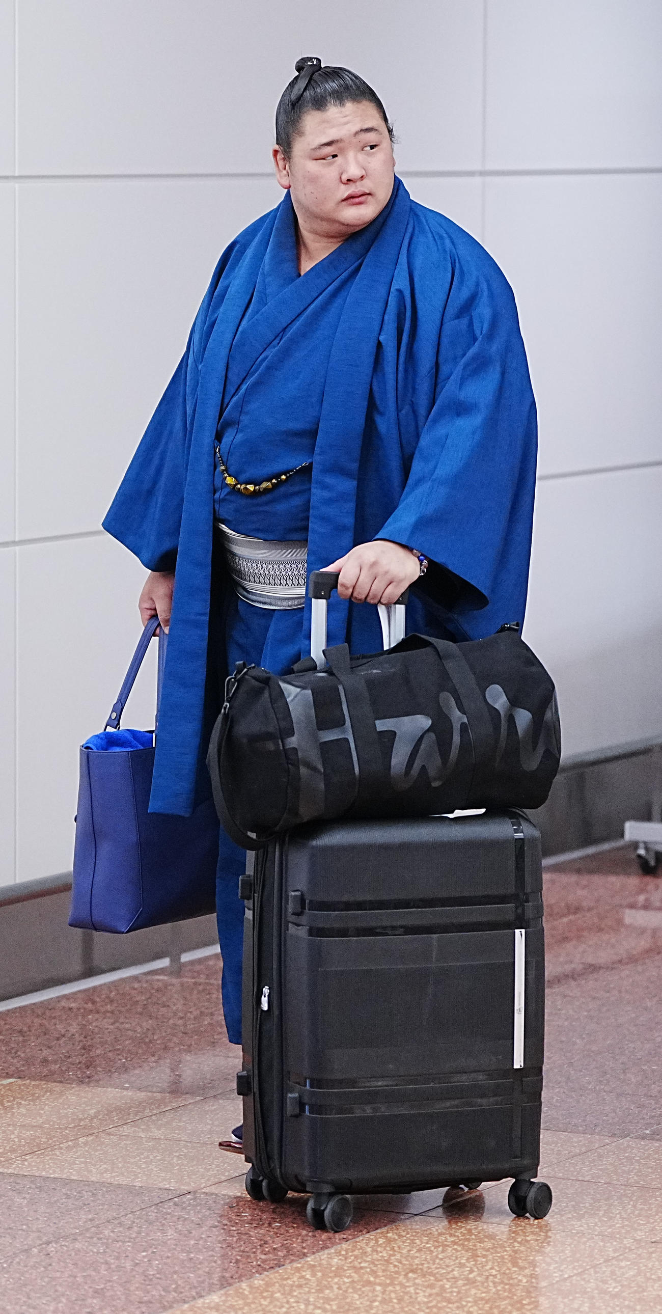 ロンドン公演から帰国した欧勝海（撮影・小沢裕）