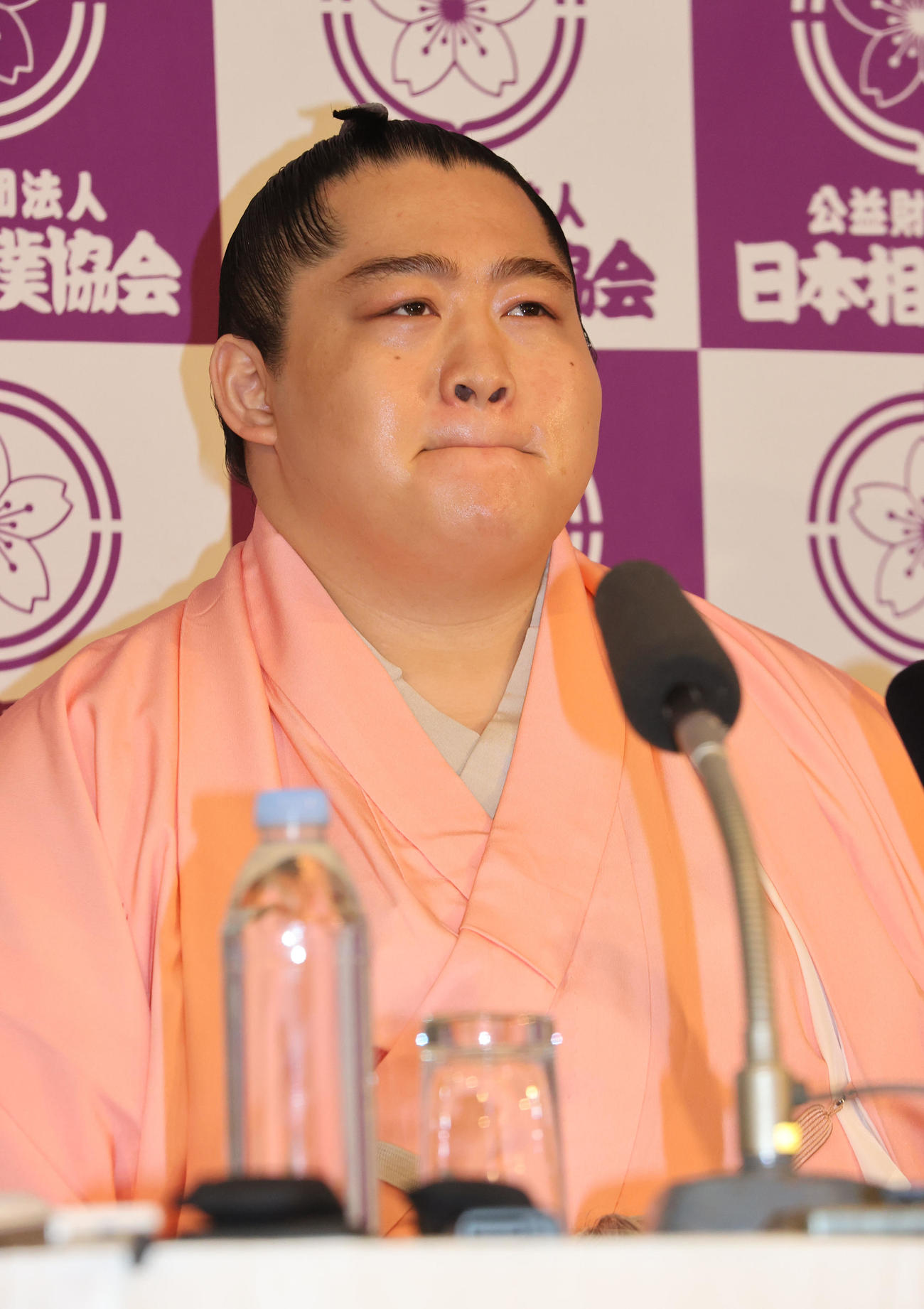 大相撲九州場所初日　現役引退を決め、年寄「北陣」を襲名した元小結遠藤の北陣親方は会見で話をする（撮影・梅根麻紀）