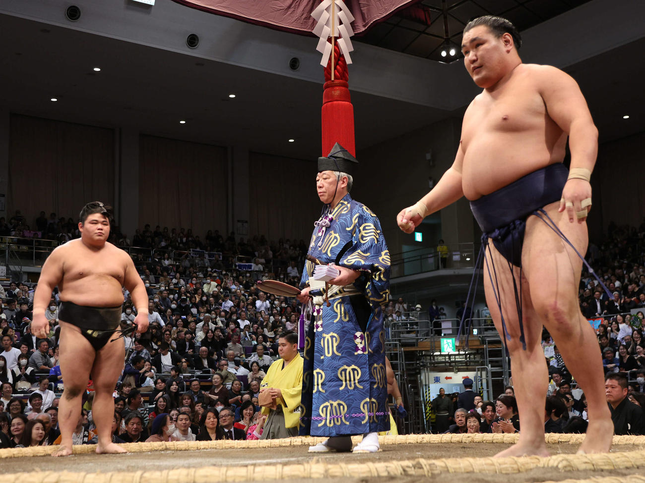 伯桜鵬（左）に金星を献上した豊昇龍は無念の表情（撮影・西尾就之）
