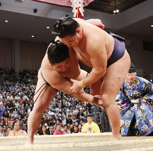 伯桜鵬が豊昇龍を撃破で3場所連続金星 2日目の大の里戦で2日連続