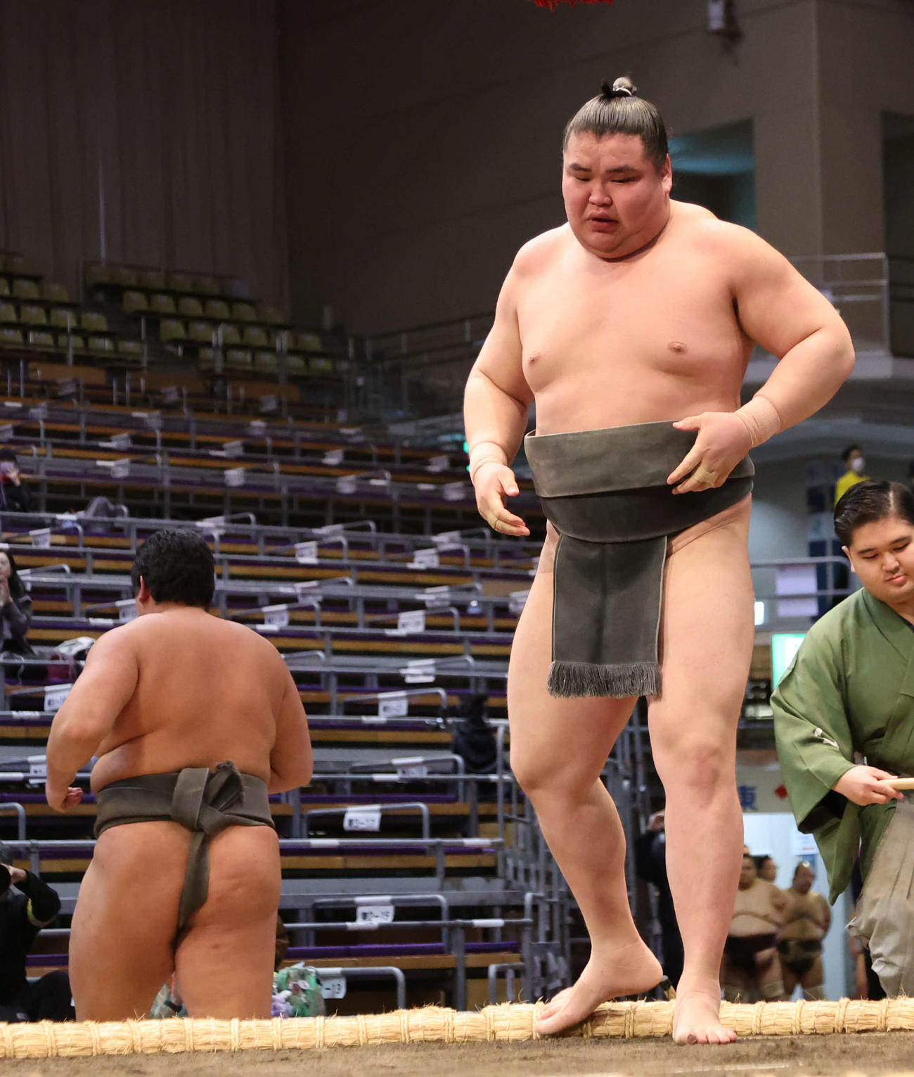 前相撲に登場した旭富士は天昇山（左）を寄り切りで下した（撮影・西尾就之）