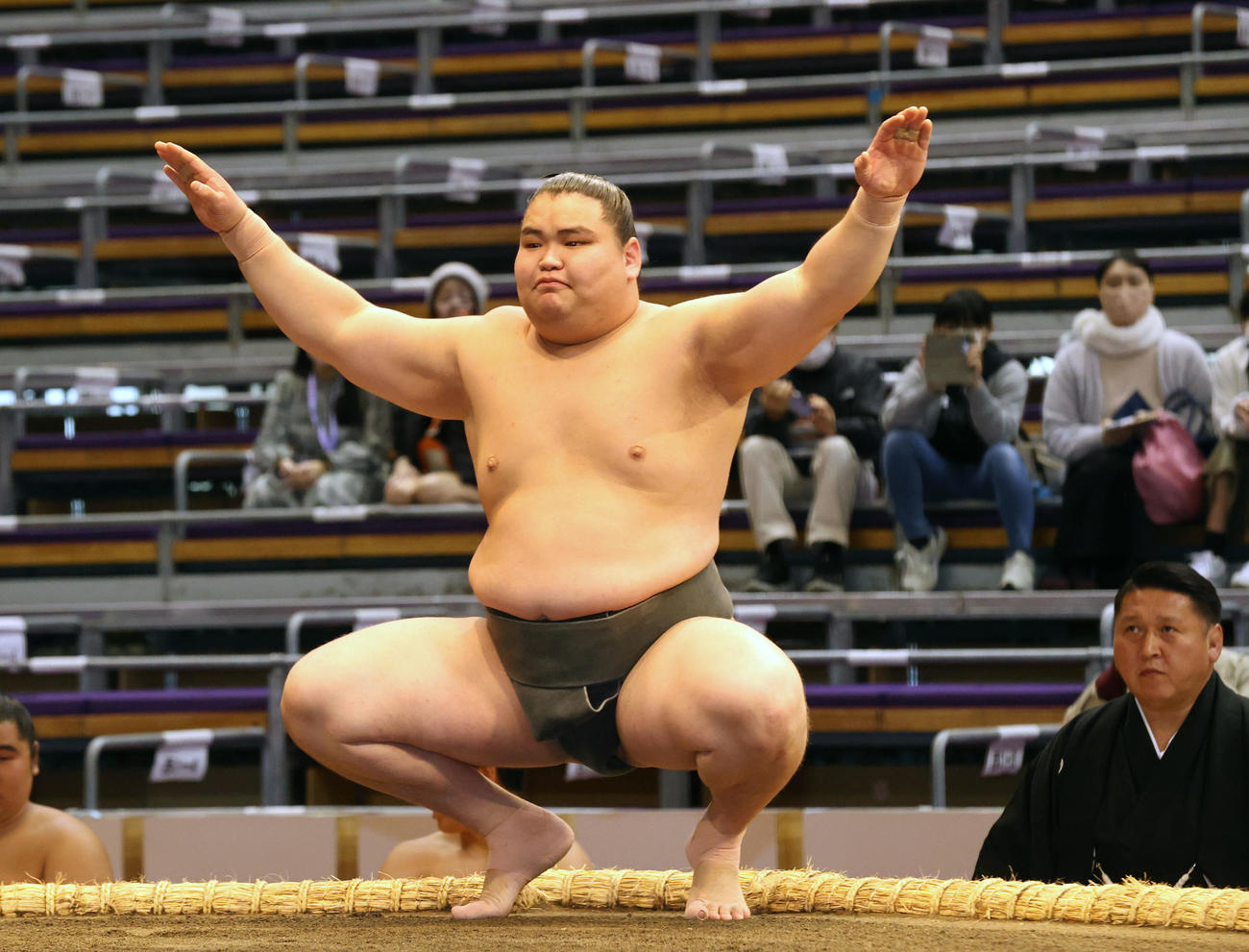 九州場所の前相撲に臨む旭富士（撮影・梅根麻紀）