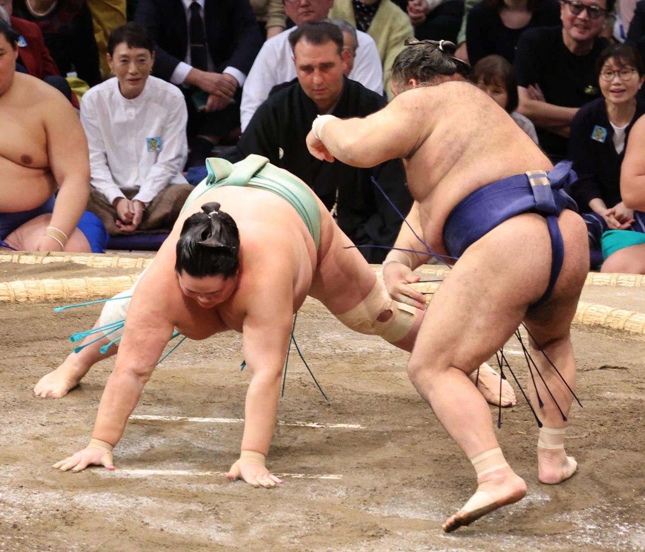高安は内無双で琴桜に勝った（撮影・西尾就之）