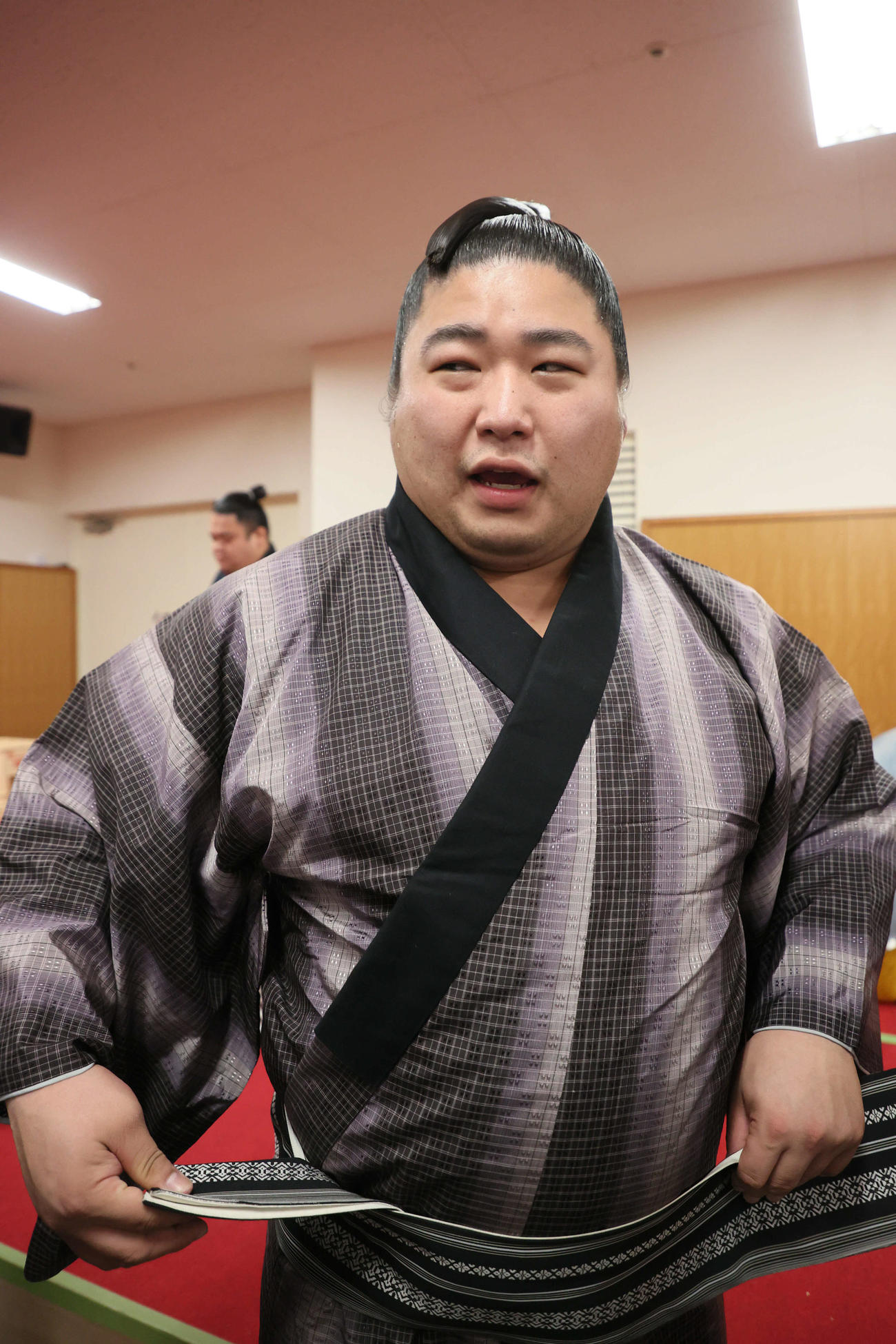 豊昇龍をはたき込みで破った若元春（代表撮影）