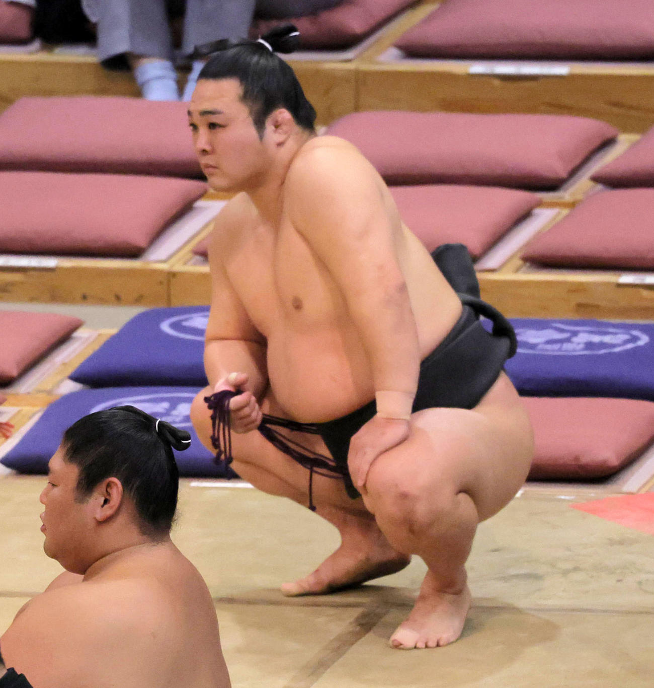 勝ち越しを決めた炎鵬（撮影・宮崎幸一）