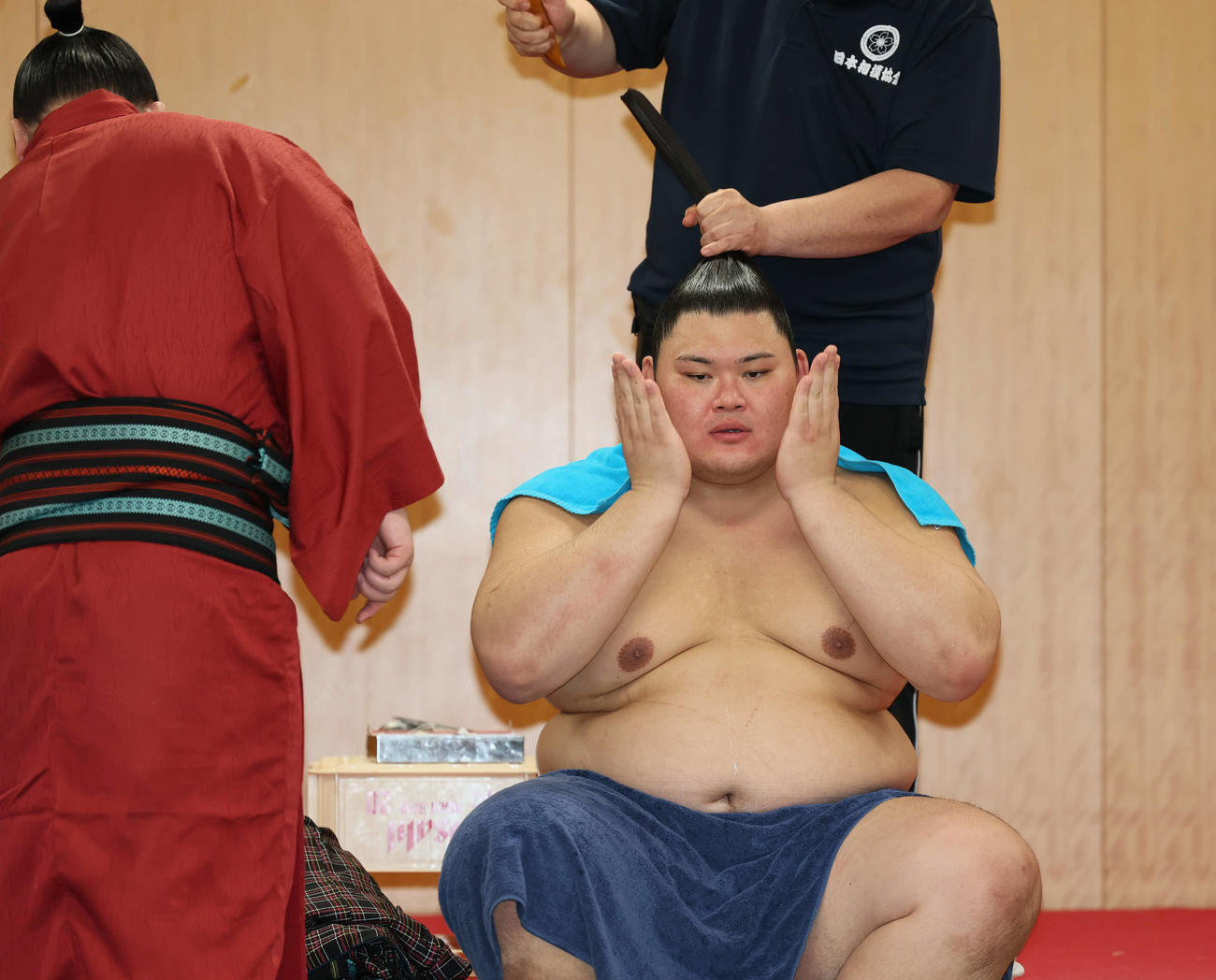 隆の勝に引き落としで破れた大の里