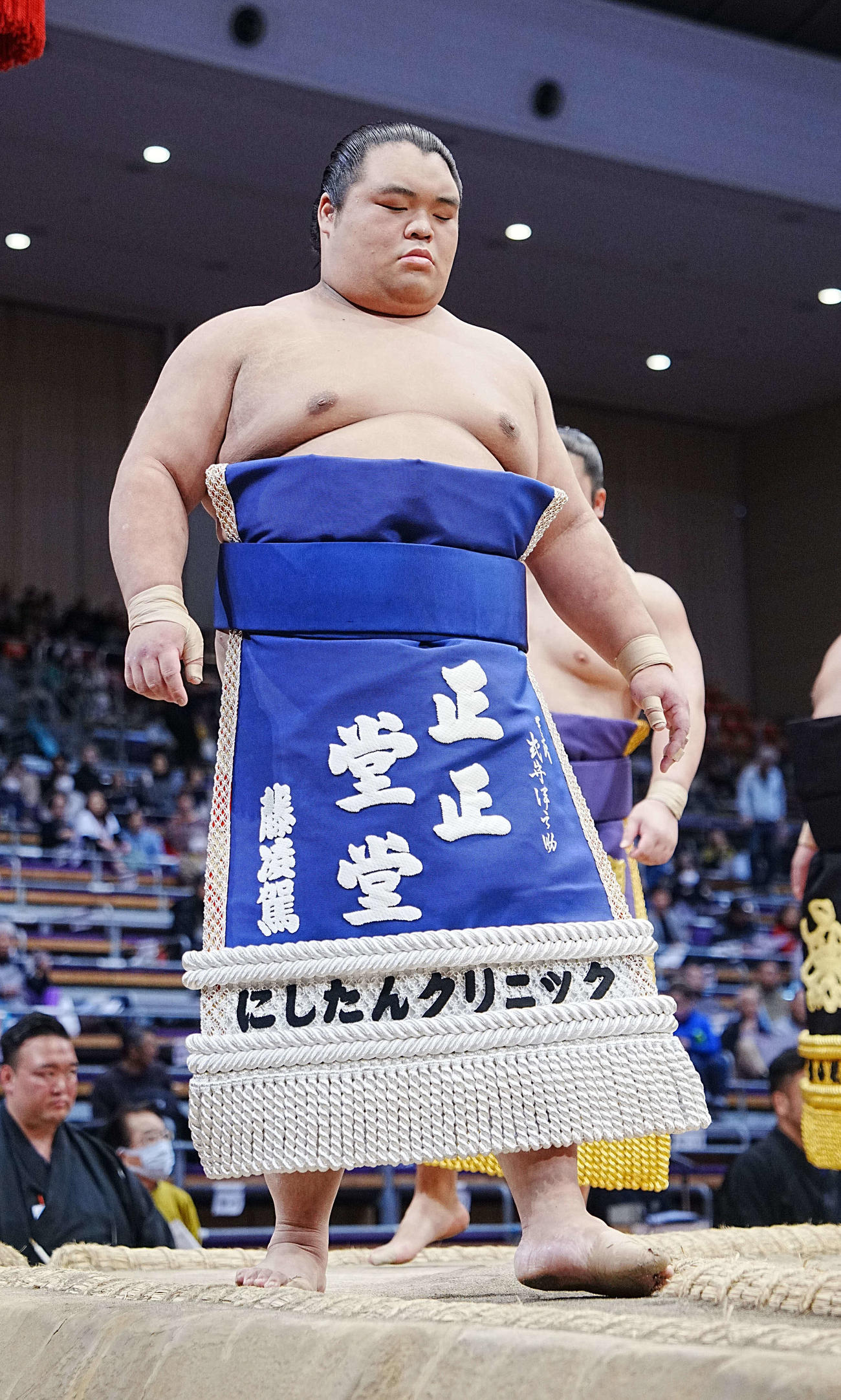 十両土俵入りに臨む藤凌駕（撮影・小沢裕）