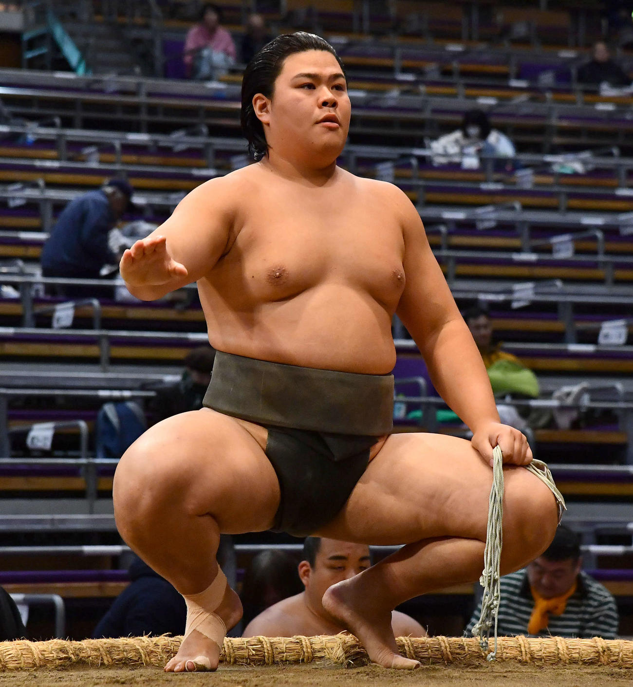寄り切りで千代雷山を下し、三段目優勝を決めた可貴（撮影・岩下翔太）