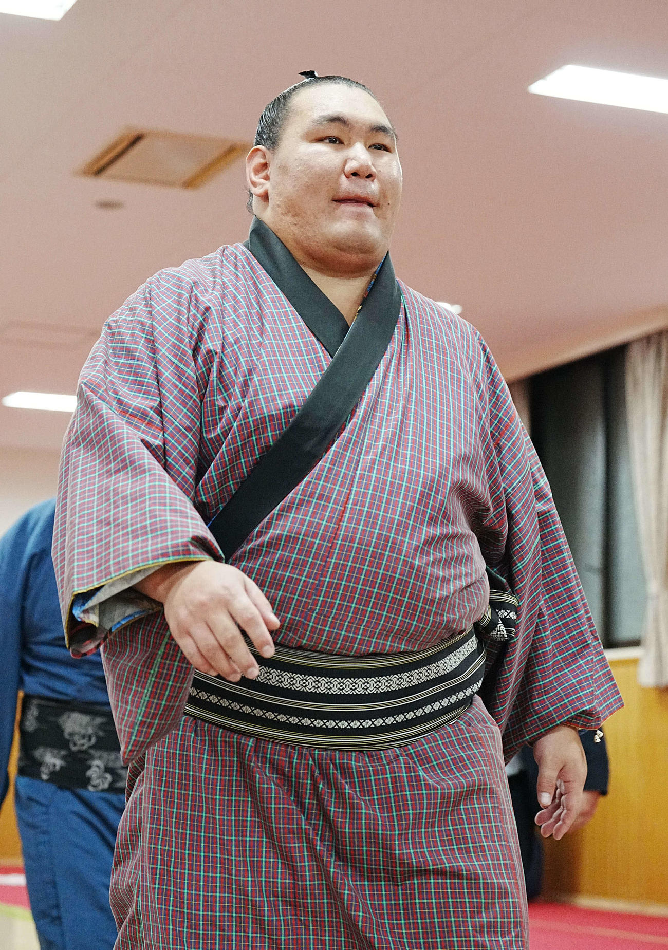 支度部屋を引き揚げる豊昇龍（撮影・小沢裕）