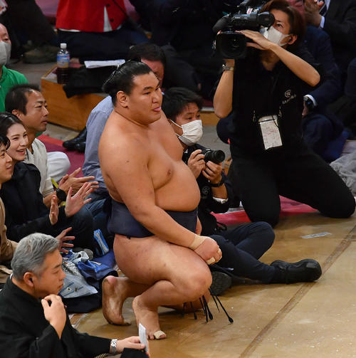 豊昇龍が危険な行為、土俵に落ちる際に相手の腕離さず 安青錦にまたも