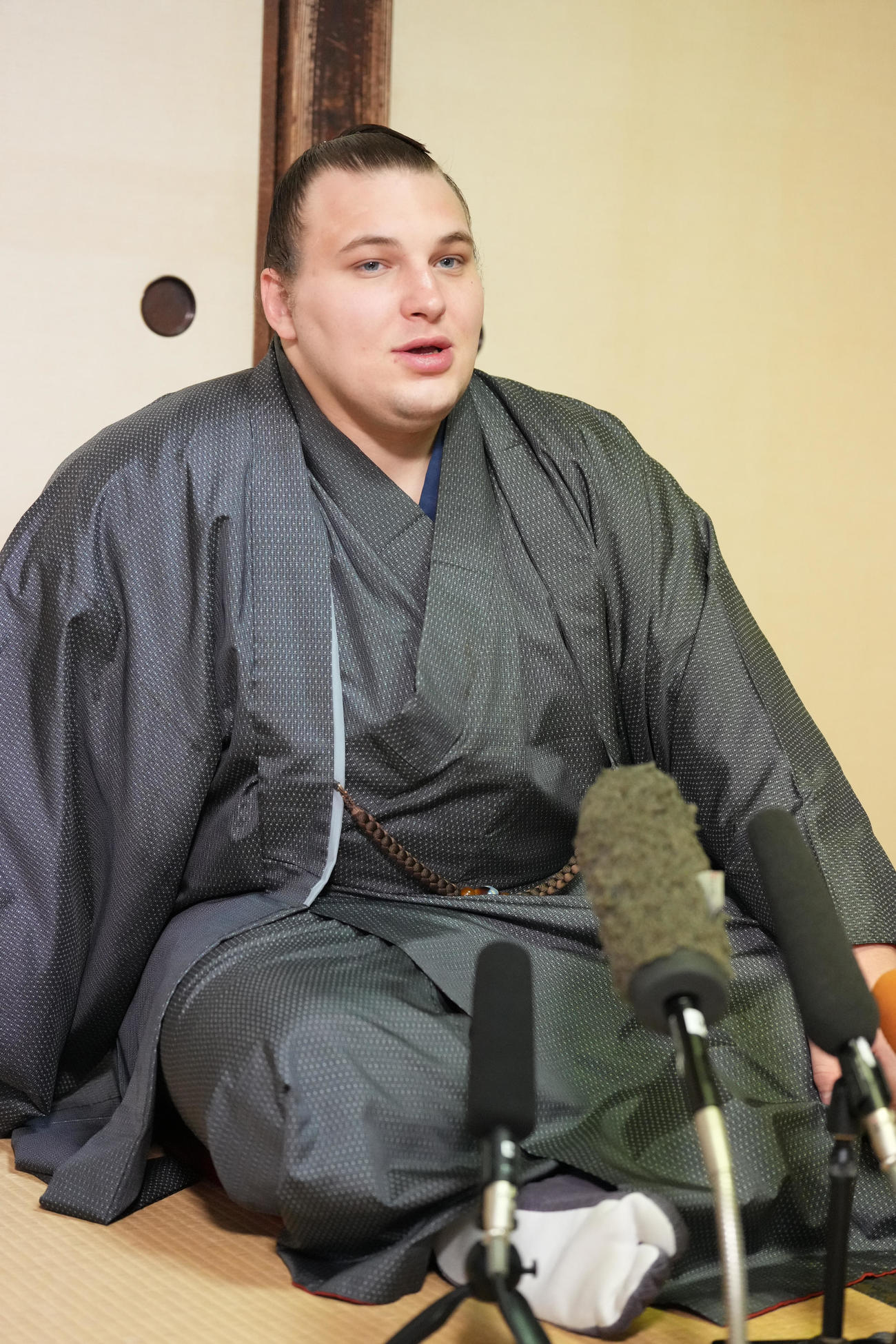 優勝一夜明け会見に臨む安青錦