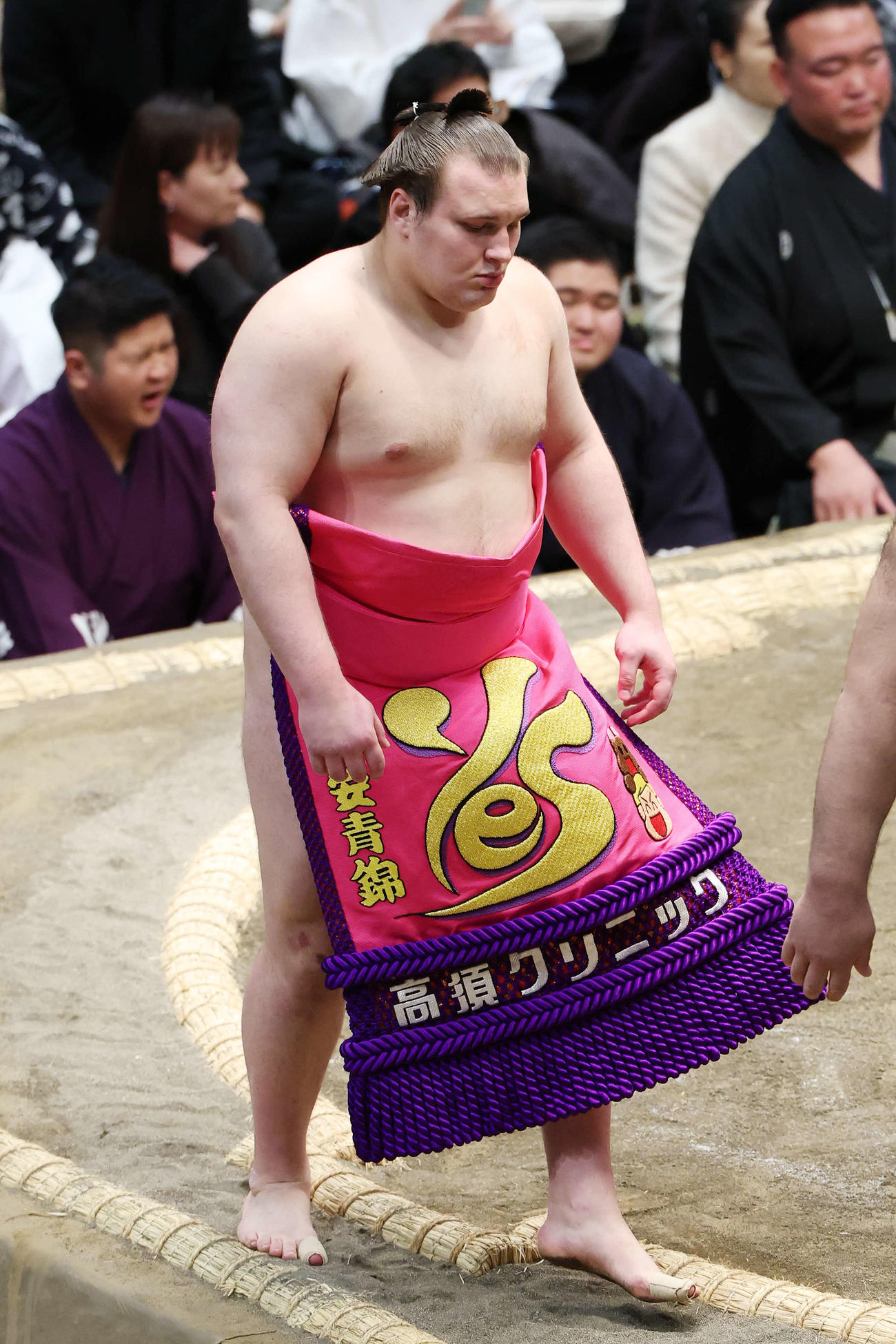 土俵入りする安青錦（撮影・宮地輝）