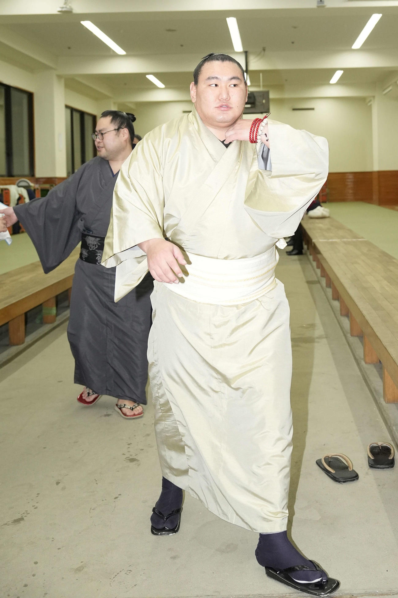 支度部屋から引き揚げる豊昇龍