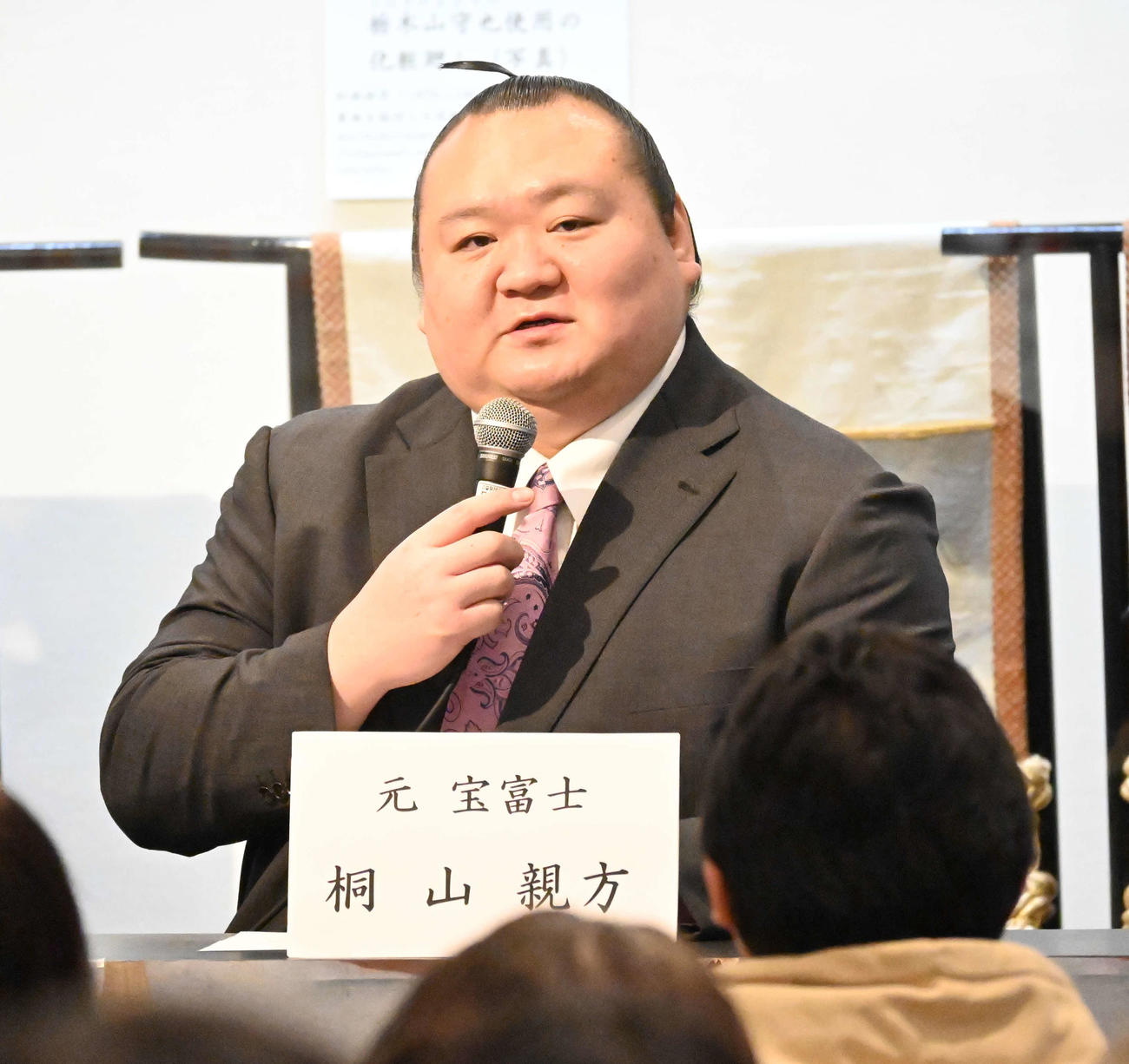 親方トークショーに登場した桐山親方（元関脇宝富士）（撮影・飯岡大暉）