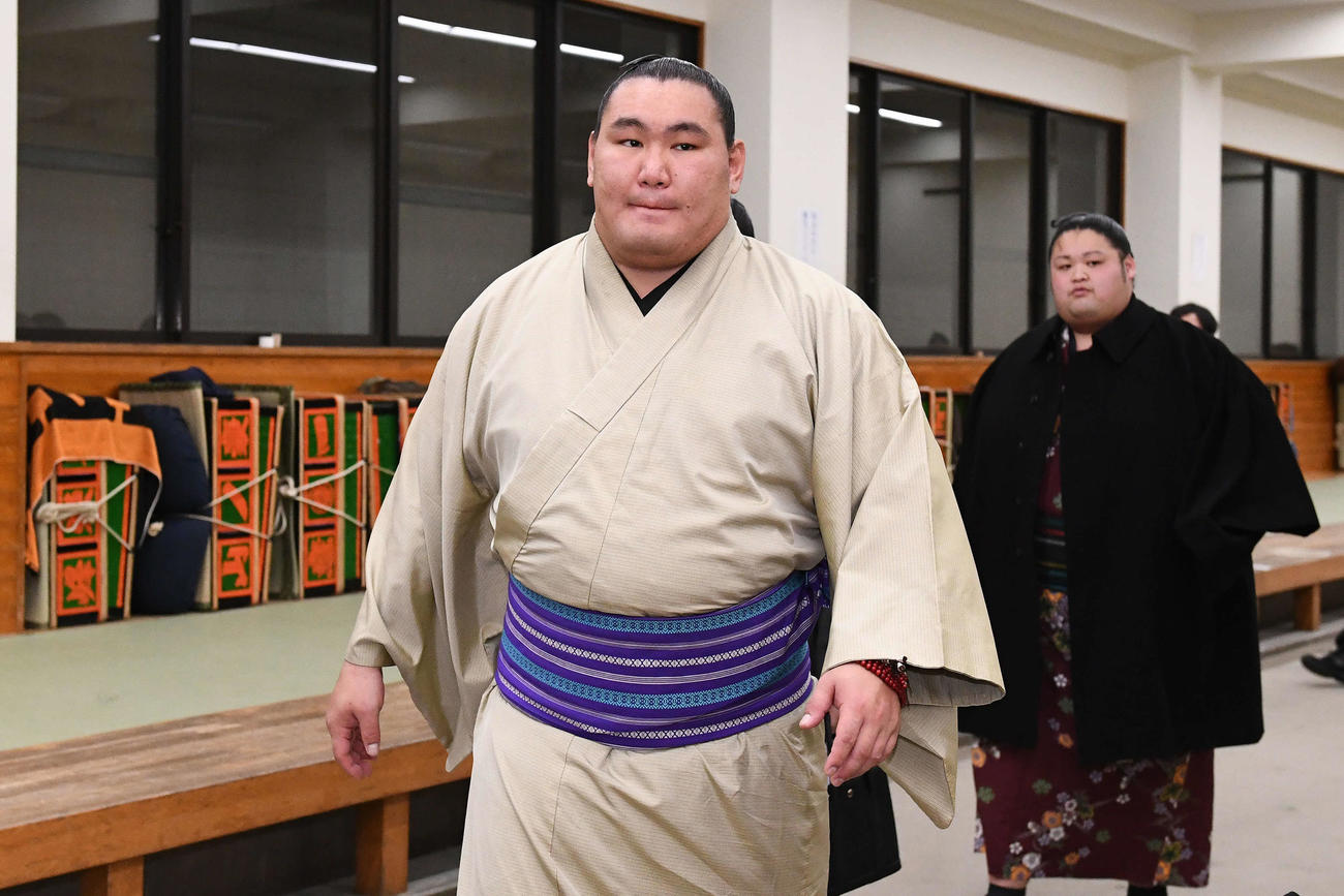 支度部屋を後にする豊昇龍