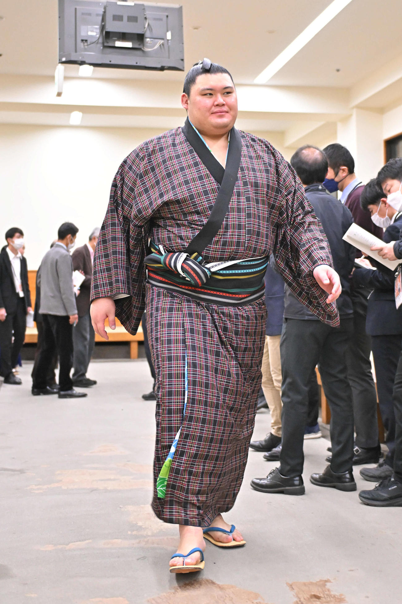 支度部屋を後にする大の里