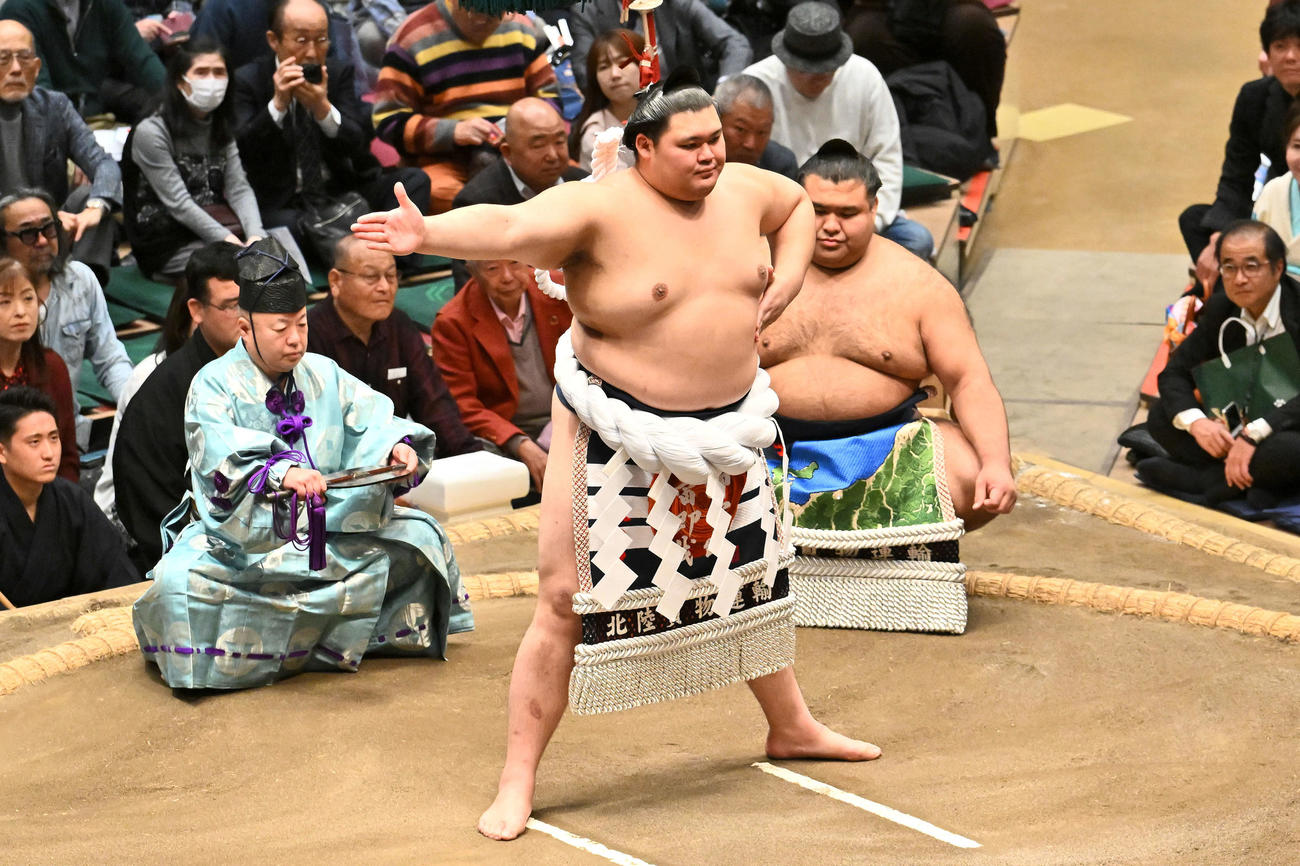 横綱土俵入りをする大の里（撮影・滝沢徹郎）