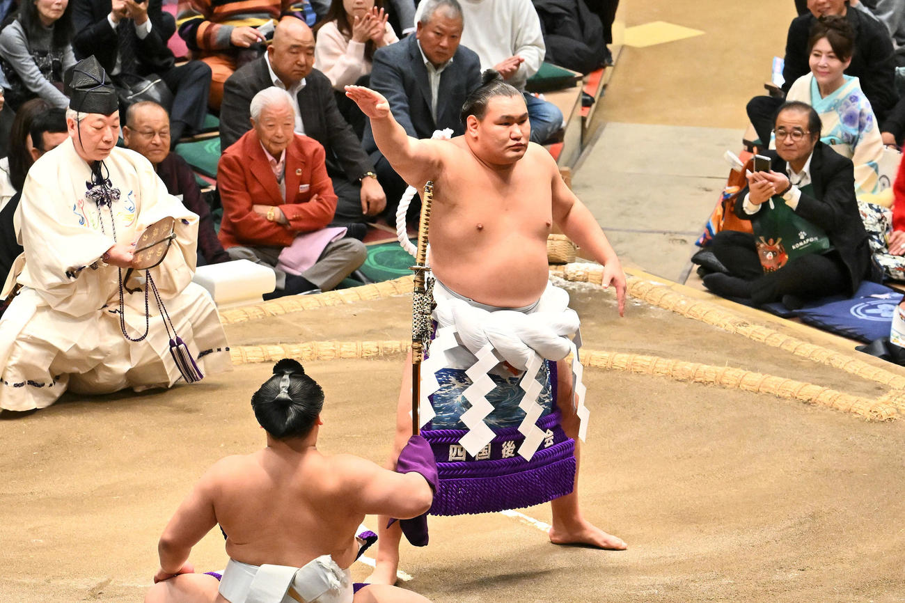 横綱土俵入りをする豊昇龍（撮影・滝沢徹郎）