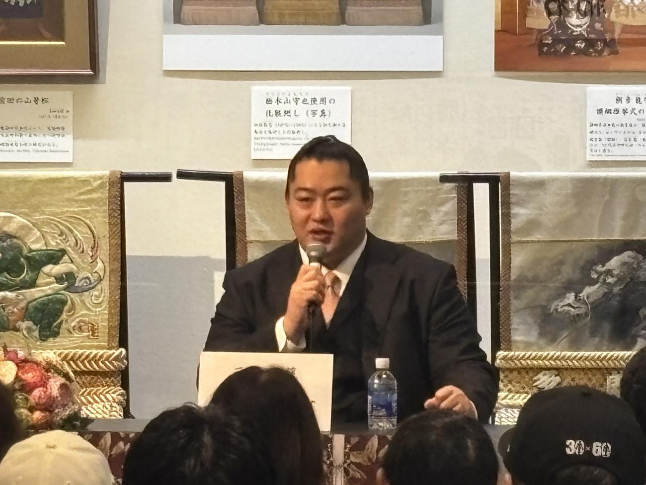 トークショーに参加した北陣親方（撮影・勝部晃多）