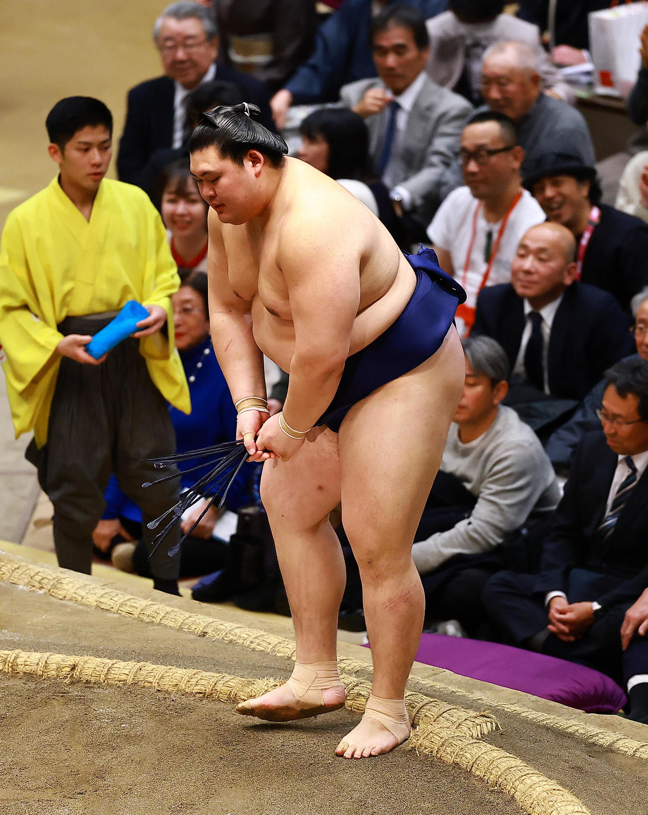 若元春に寄り切りで敗れた大の里（撮影・野上伸悟）
