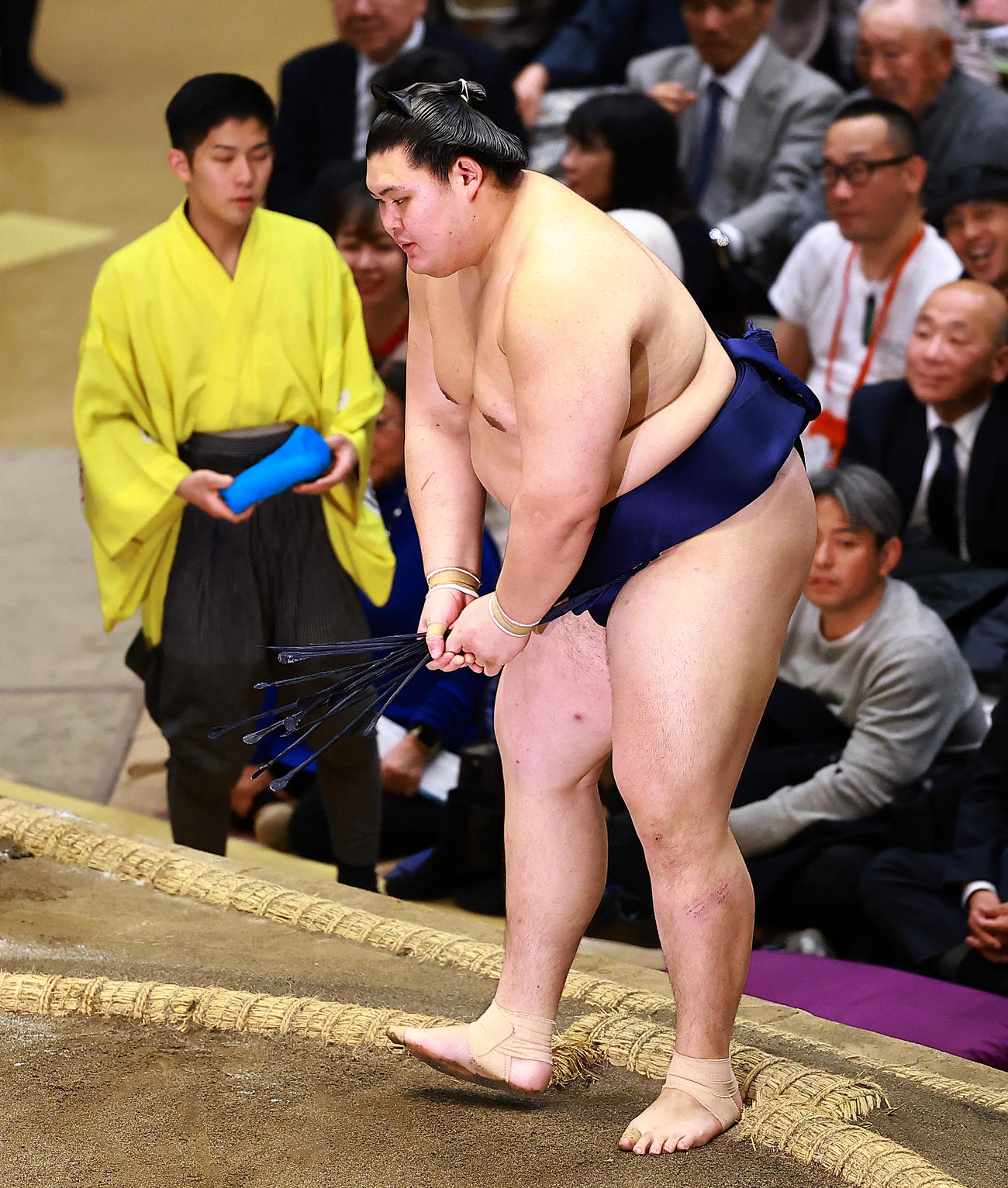 若元春に寄り切りで敗れた大の里（撮影・野上伸悟）