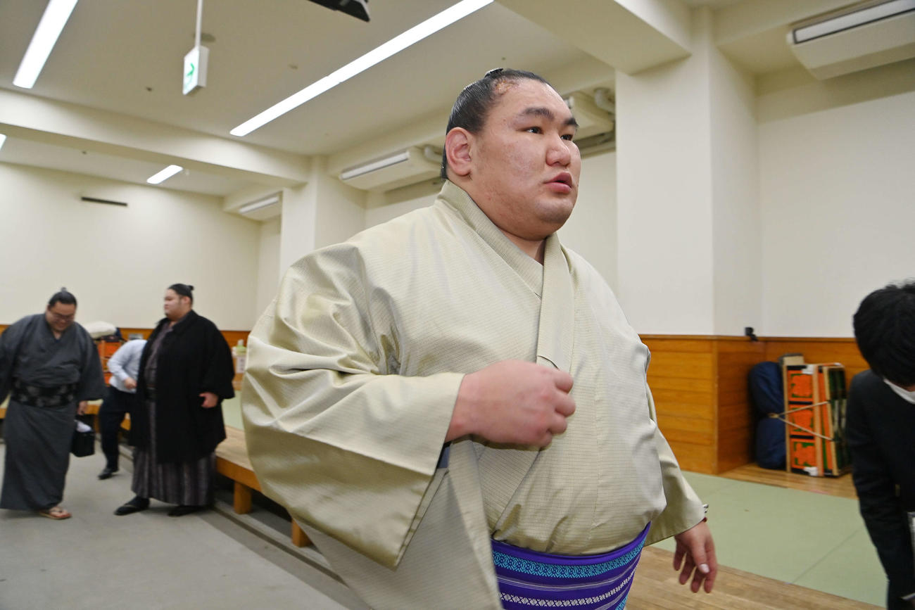 支度部屋から引き揚げる豊昇龍