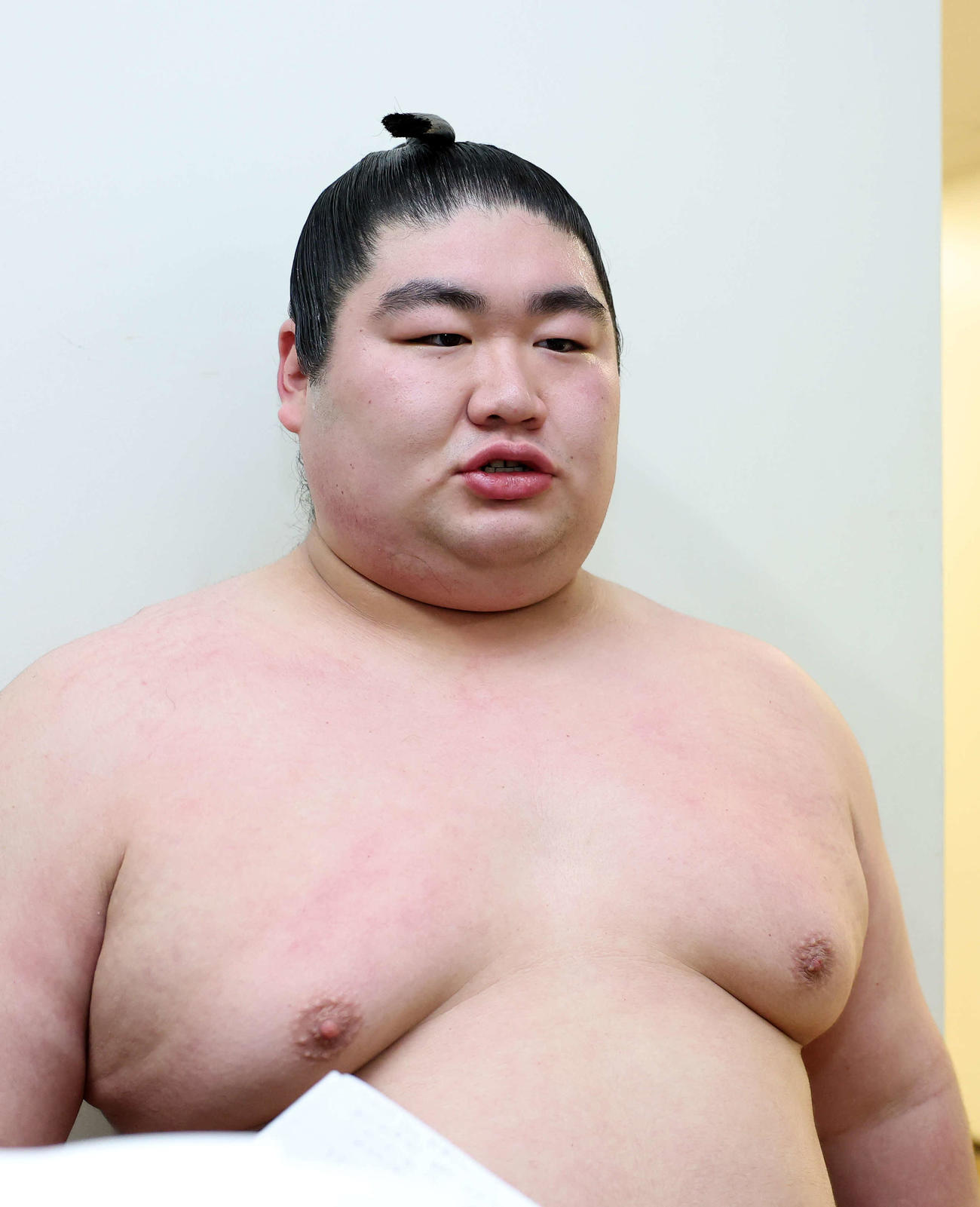 報道陣の質問に答える阿龍（撮影・鈴木正人）　